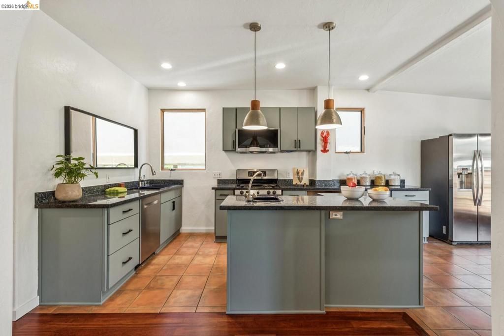 Image 23 of property listing at 2431 Mckinley AVE, Berkeley, CA 94703