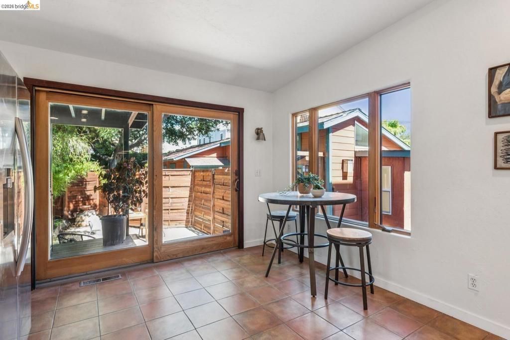 Image 26 of property listing at 2431 Mckinley AVE, Berkeley, CA 94703