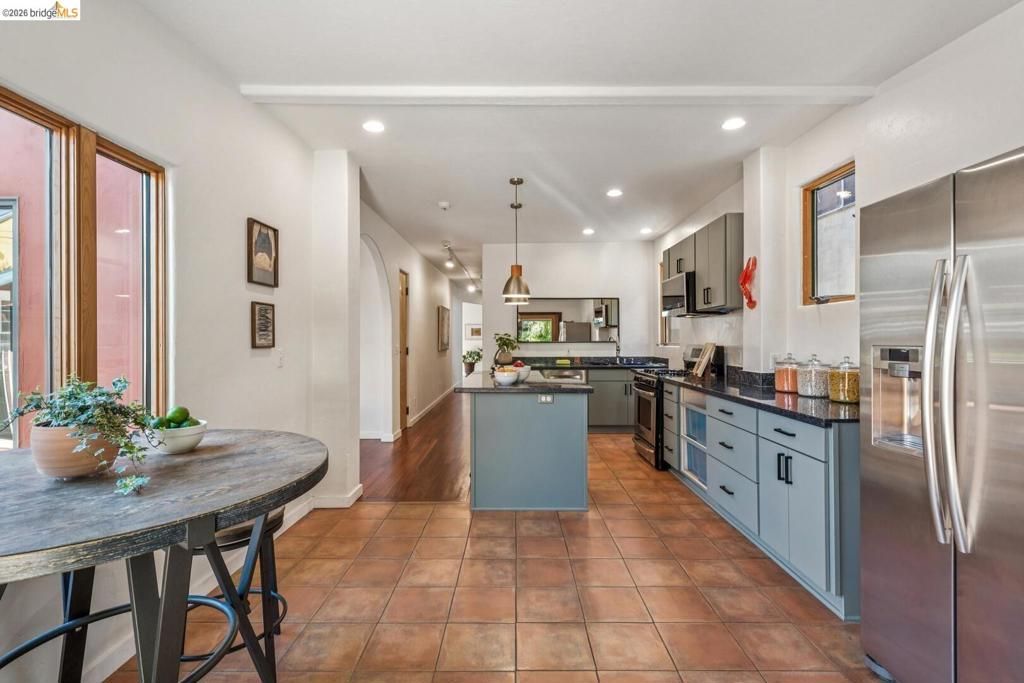 Image 28 of property listing at 2431 Mckinley AVE, Berkeley, CA 94703