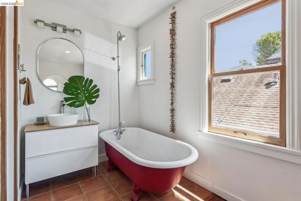 Image 40 of property listing at 2431 Mckinley AVE, Berkeley, CA 94703