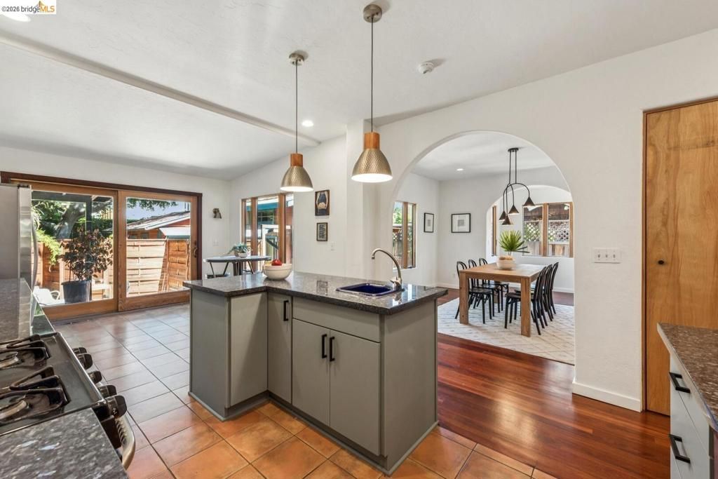 Image 6 of property listing at 2431 Mckinley AVE, Berkeley, CA 94703