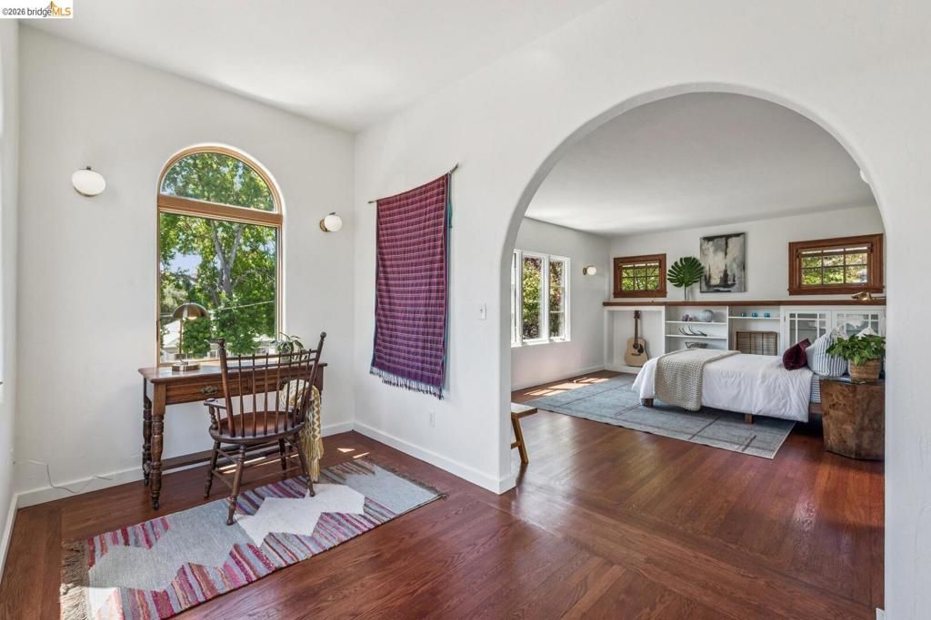 Image 7 of property listing at 2431 Mckinley AVE, Berkeley, CA 94703