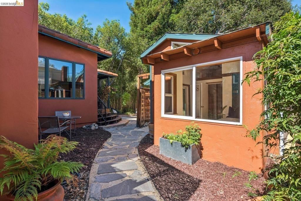 Image 8 of property listing at 2431 Mckinley AVE, Berkeley, CA 94703