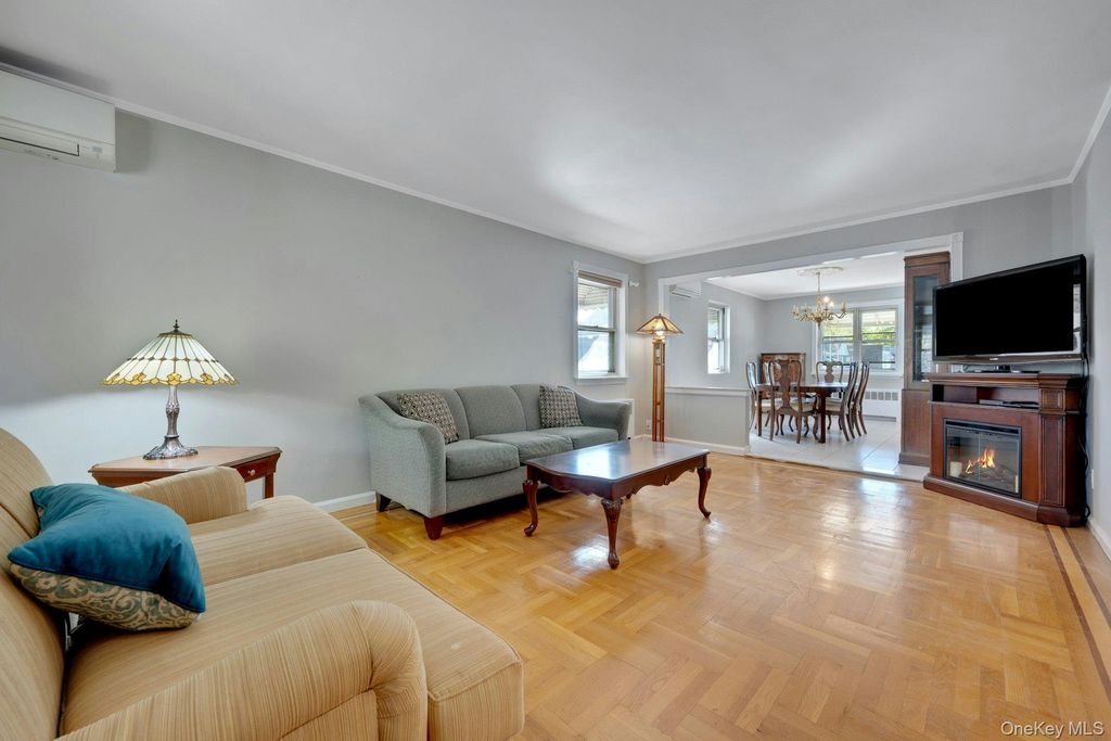 1312 Waring Avenue, Bronx, NY 10469 — photo 2
