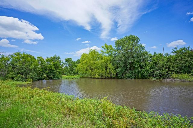 8295 County Rd 179, Richards, TX 77873