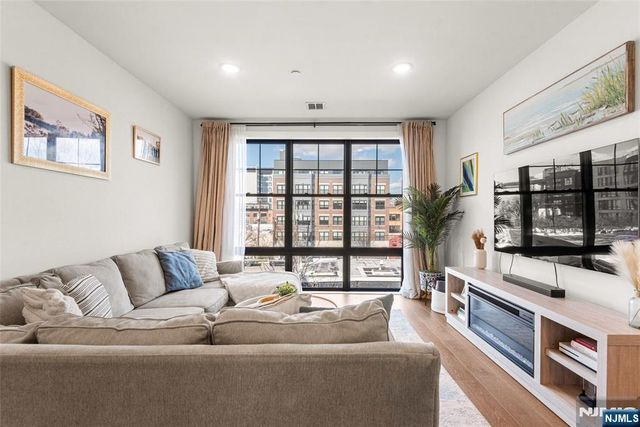 386 5th Street 302-A, Jersey City, NJ 07302