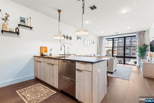 386 5th Street 302-A, Jersey City, NJ 07302