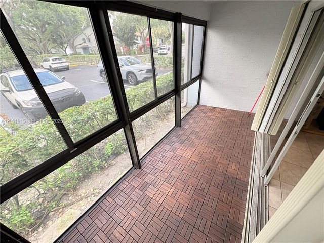 2769 S Oakland Forest Drive 101, Oakland Park, FL 33309