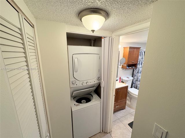 2769 S Oakland Forest Drive 101, Oakland Park, FL 33309
