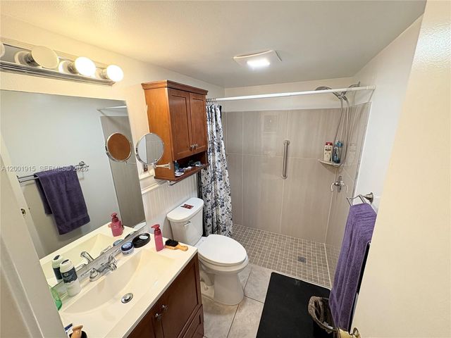 2769 S Oakland Forest Drive 101, Oakland Park, FL 33309