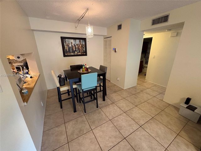 2769 S Oakland Forest Drive 101, Oakland Park, FL 33309