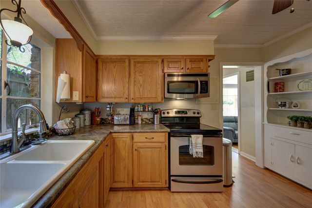 706 S Market Street, Brenham, TX 77833