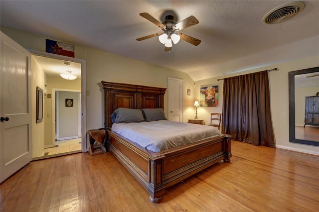 706 S Market Street, Brenham, TX 77833