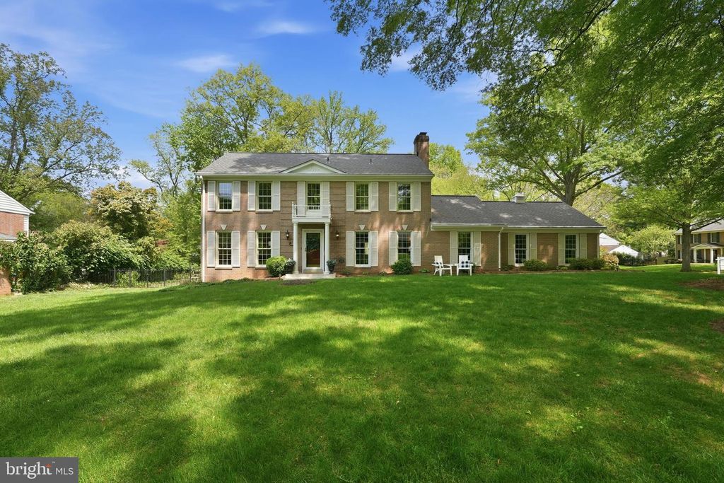 Image 2 of property listing at 4609 JASMINE DR, Rockville, MD 20853