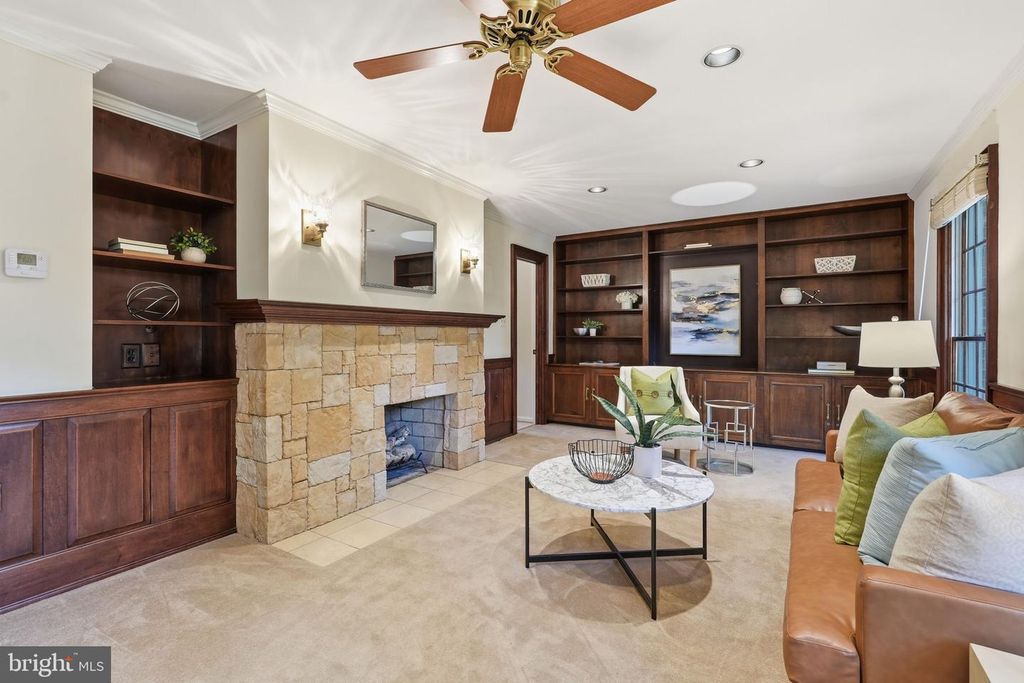 Image 12 of property listing at 4609 JASMINE DR, Rockville, MD 20853