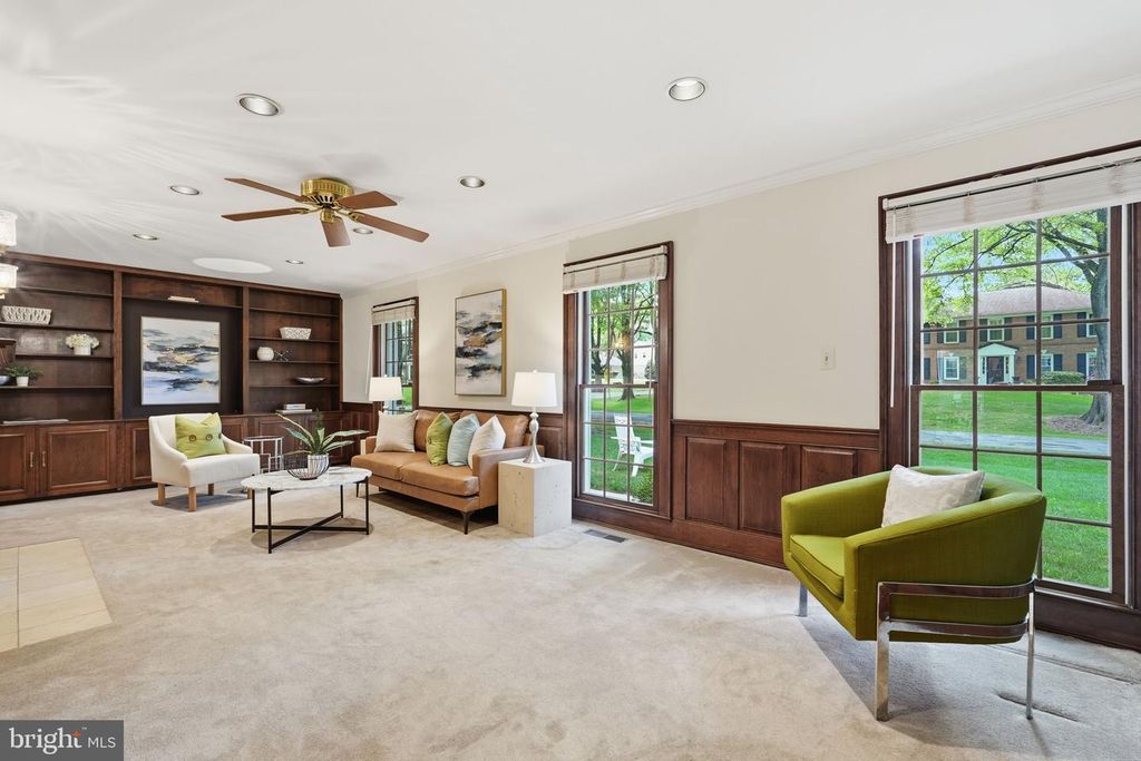 Image 13 of property listing at 4609 JASMINE DR, Rockville, MD 20853