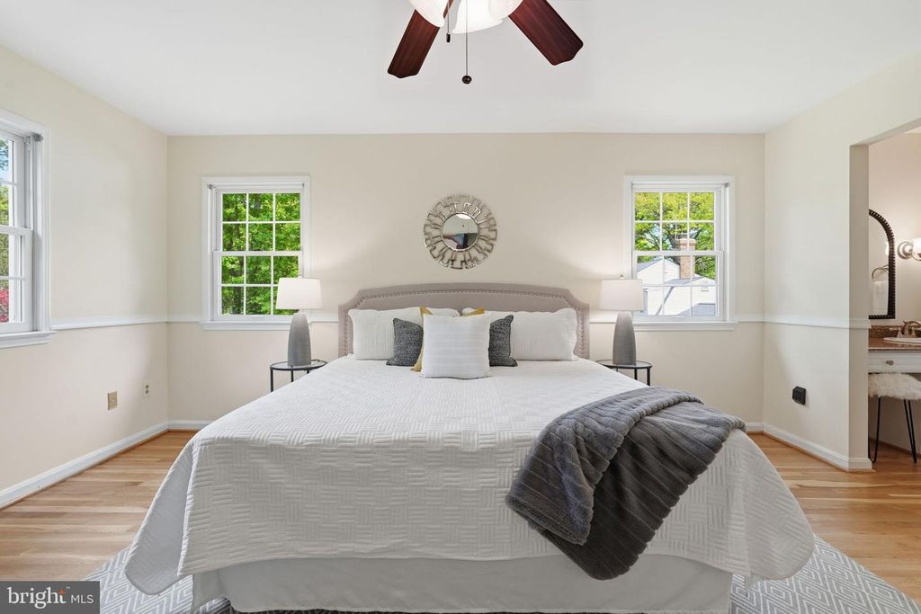 Image 17 of property listing at 4609 JASMINE DR, Rockville, MD 20853