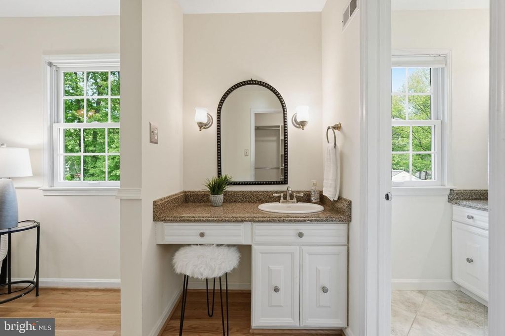 Image 19 of property listing at 4609 JASMINE DR, Rockville, MD 20853