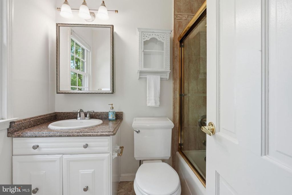 Image 20 of property listing at 4609 JASMINE DR, Rockville, MD 20853