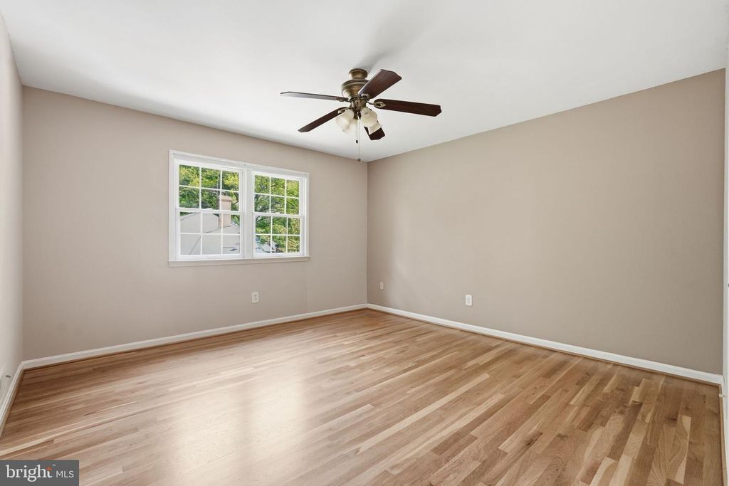 Image 21 of property listing at 4609 JASMINE DR, Rockville, MD 20853