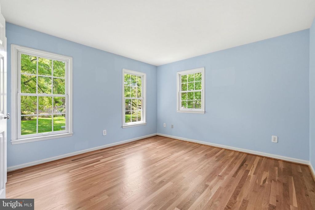 Image 23 of property listing at 4609 JASMINE DR, Rockville, MD 20853