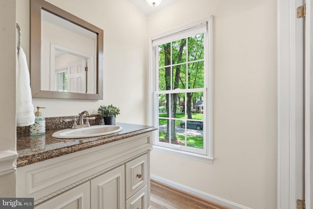 Image 24 of property listing at 4609 JASMINE DR, Rockville, MD 20853