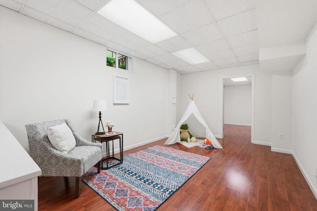 Image 26 of property listing at 4609 JASMINE DR, Rockville, MD 20853