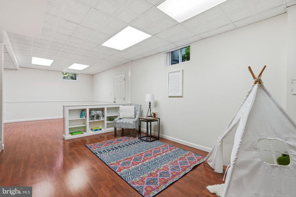 Image 27 of property listing at 4609 JASMINE DR, Rockville, MD 20853