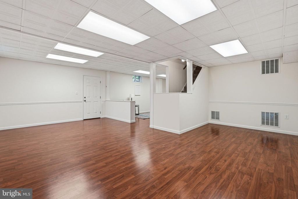 Image 28 of property listing at 4609 JASMINE DR, Rockville, MD 20853