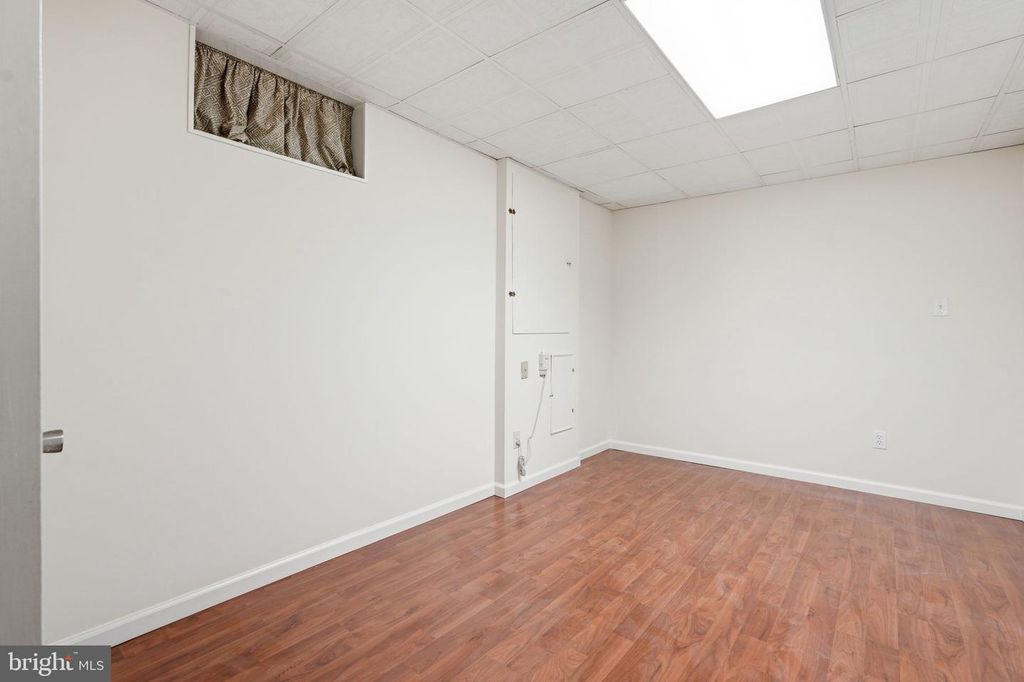 Image 29 of property listing at 4609 JASMINE DR, Rockville, MD 20853