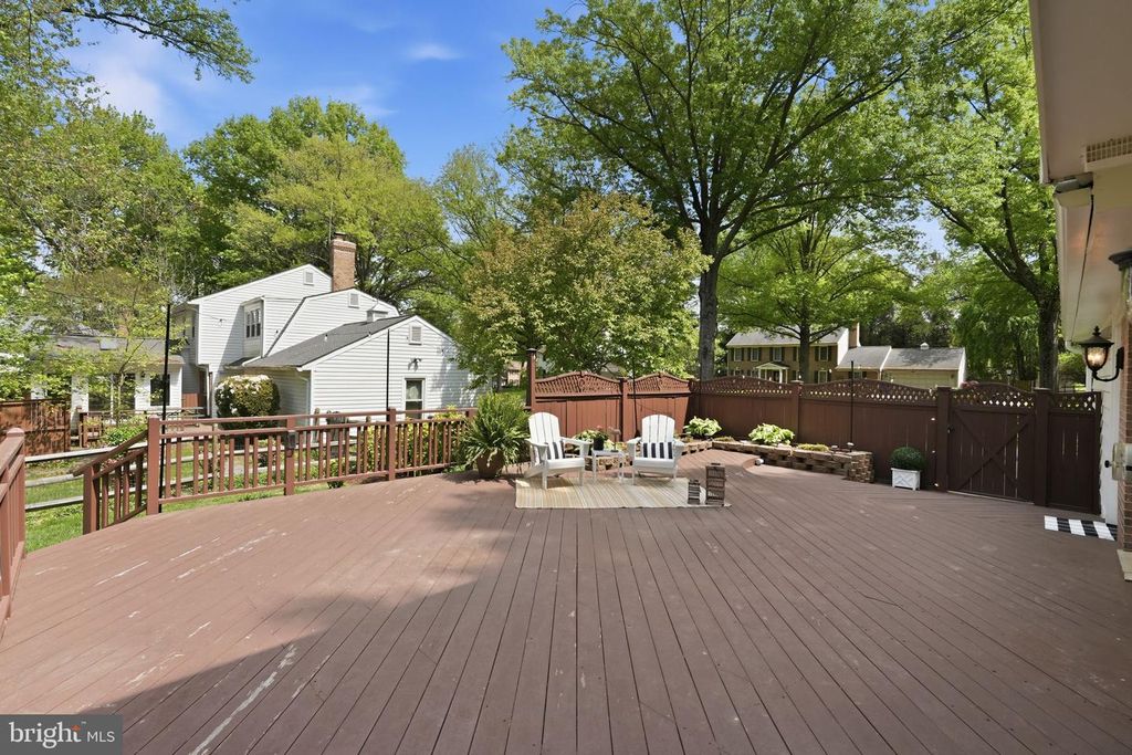 Image 30 of property listing at 4609 JASMINE DR, Rockville, MD 20853