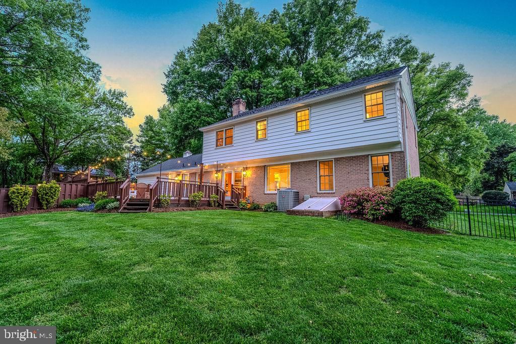 Image 35 of property listing at 4609 JASMINE DR, Rockville, MD 20853