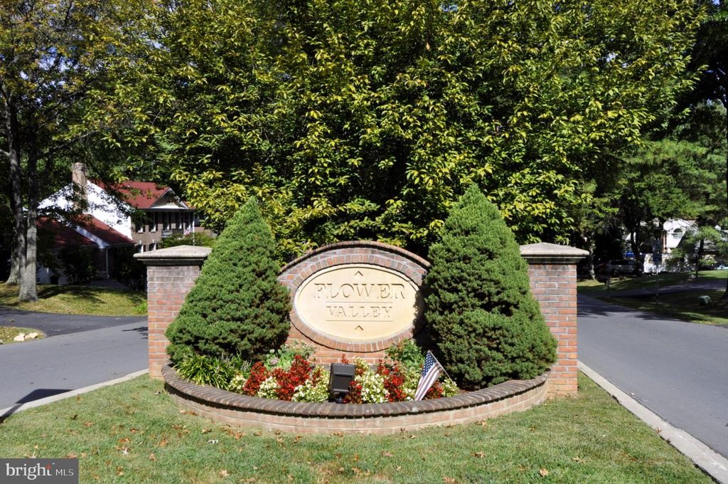 Image 36 of property listing at 4609 JASMINE DR, Rockville, MD 20853