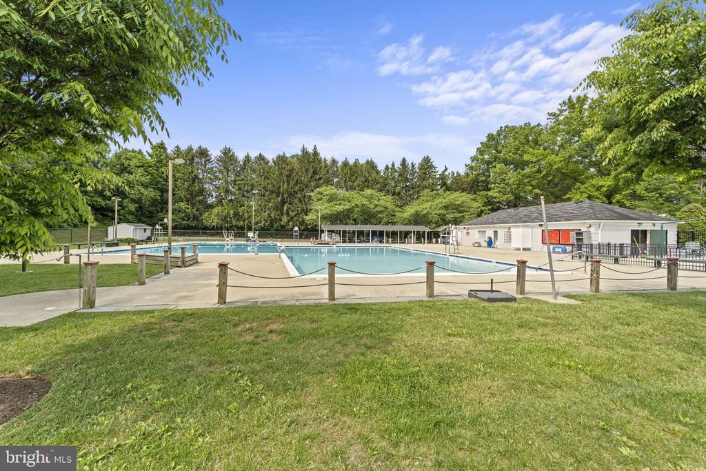 Image 39 of property listing at 4609 JASMINE DR, Rockville, MD 20853