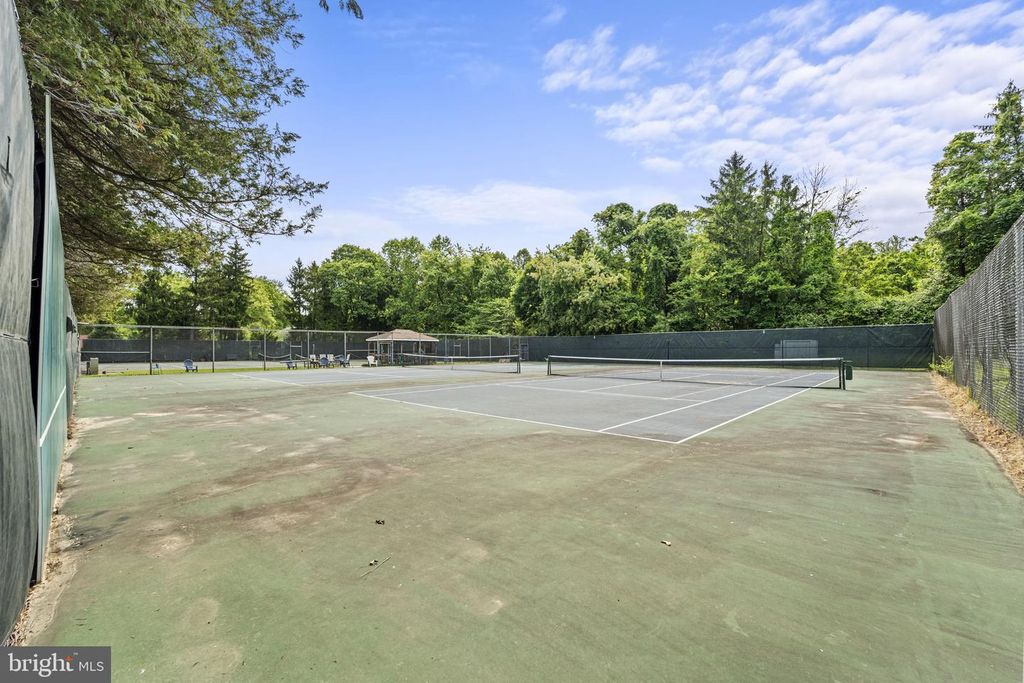 Image 40 of property listing at 4609 JASMINE DR, Rockville, MD 20853