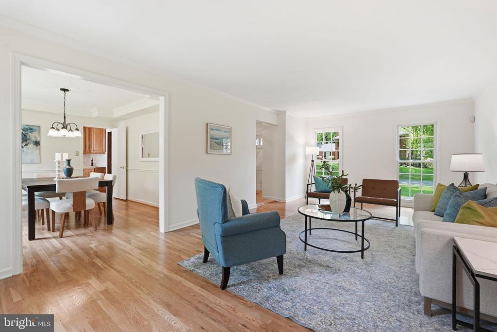 Image 5 of property listing at 4609 JASMINE DR, Rockville, MD 20853