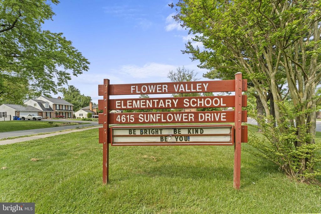 Image 41 of property listing at 4609 JASMINE DR, Rockville, MD 20853