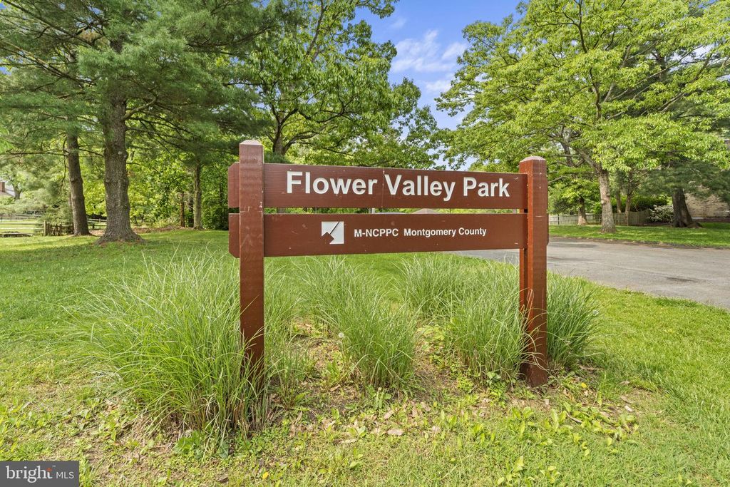 Image 43 of property listing at 4609 JASMINE DR, Rockville, MD 20853