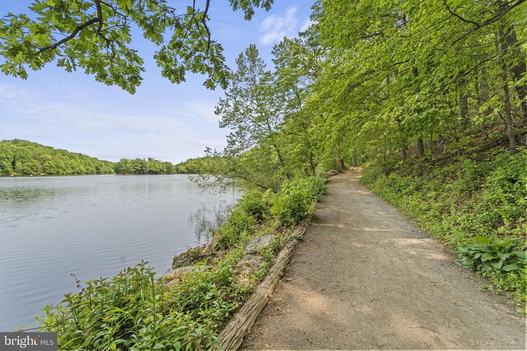 Image 48 of property listing at 4609 JASMINE DR, Rockville, MD 20853