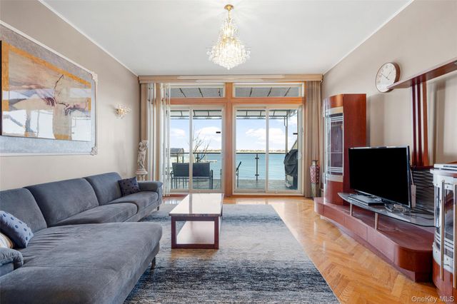 822 Dean Avenue, Bronx, NY 10465