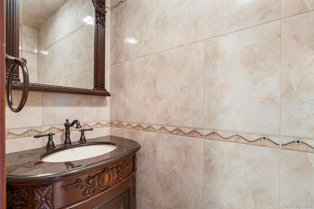 822 Dean Avenue, Bronx, NY 10465