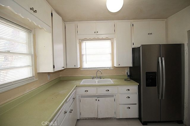 100 E Desert View, Barstow, CA 92311