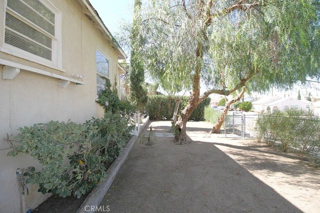 100 E Desert View, Barstow, CA 92311