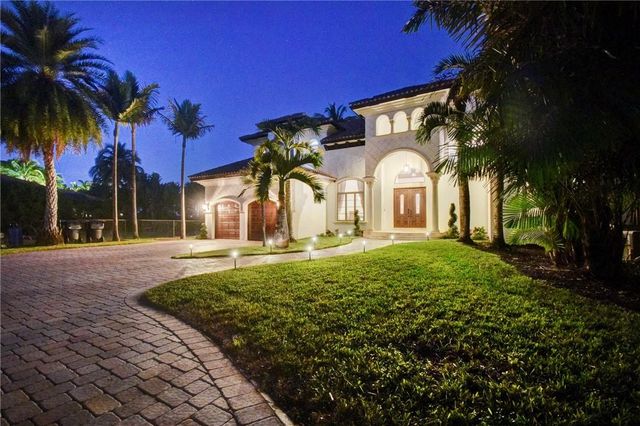 1320 S Lakeside Dr, Lake Worth Beach, FL 33460