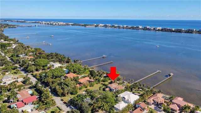 1320 S Lakeside Dr, Lake Worth Beach, FL 33460