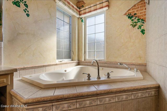 24222 E PINEHURST LN, Liberty Lake, WA 99019