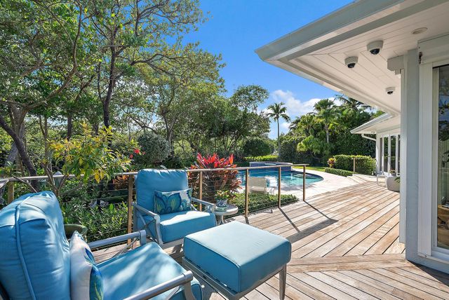 105 Harbor Way, Jupiter Island, FL 33455