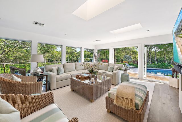 105 Harbor Way, Jupiter Island, FL 33455