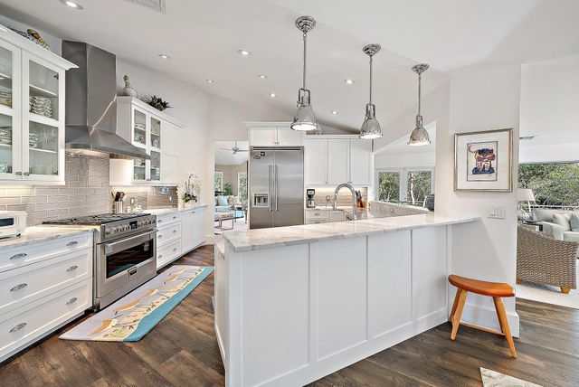 105 Harbor Way, Jupiter Island, FL 33455