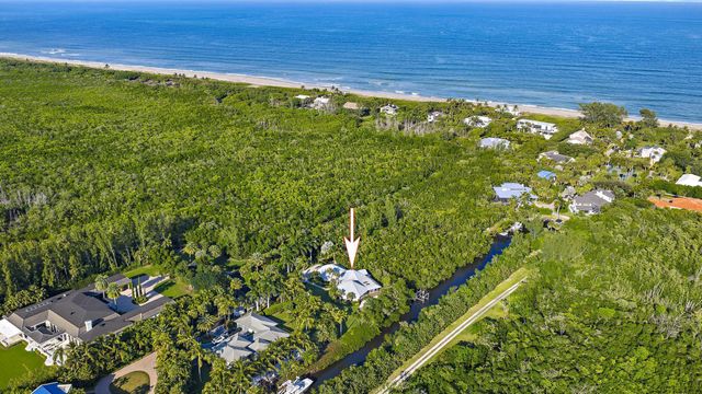 105 Harbor Way, Jupiter Island, FL 33455